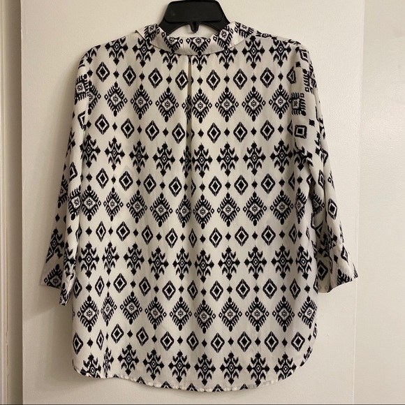 Gorgeous Patterned 3/4 Sleeve Top - Picture 2 of 4